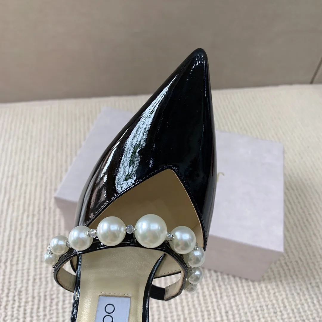 ✨ Women's Shoes Women's Clothing Women's Shoes Women's Clothing ✨Ex-factory price p520✨ Women's Shoes Women's Clothing Women's Shoes Women's Clothing JIMMYCHOO AURELI series high heels!  Original cover last, counter quality, exquisite and eye-catching shoe shape, pointed toe with stiletto heel. Shiny ✨ single arch strap decorated with white pearls, attached to the instep, versatile fashion matching skills. ▪️Cow patent leather ▪️Pearl crystal decoration ▪️Hollow shoe body ▪️Arch strap ▪Heel height 6.5cm 8.5cm ▪️Italian leather outsole